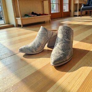 Mi.iM Leather Snakeskin Patterned Mules Size 9